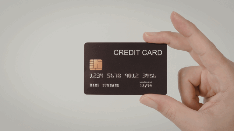 The “One-Card” Wallet: How to Simplify Your Finances in 2026
